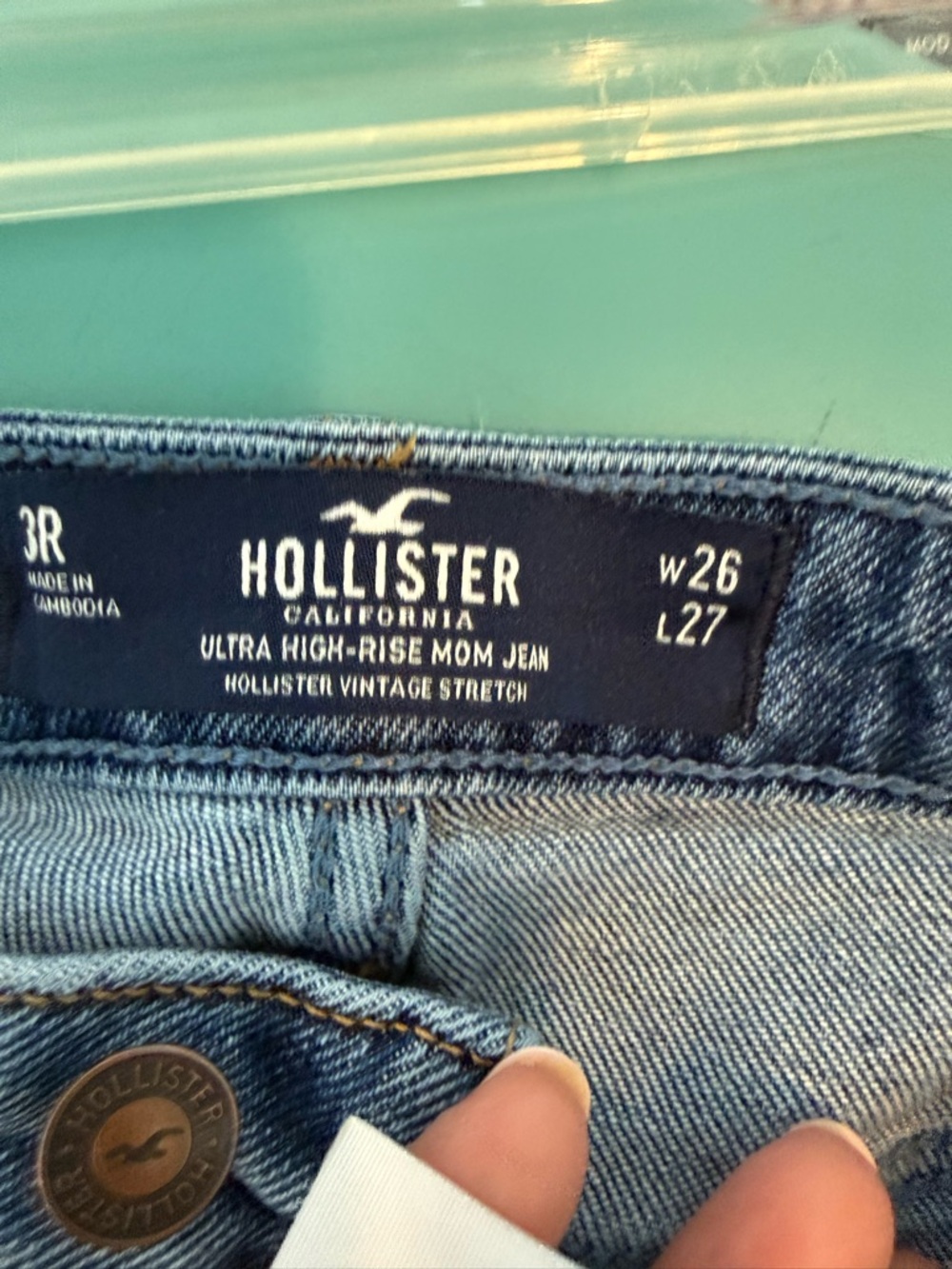 Hollister ultra high-rise distressed mom jeans size 26 - Picture 3 of 8